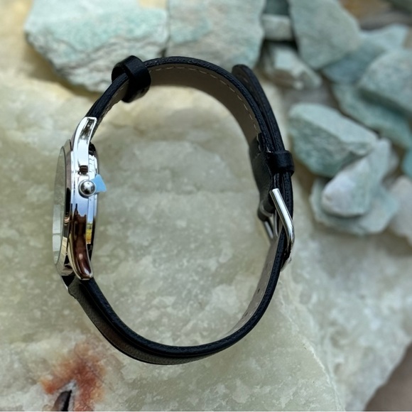 A Collectible Commemorative 75th Anniversary of the Creation of Mickey Watch - Picture 15 of 15